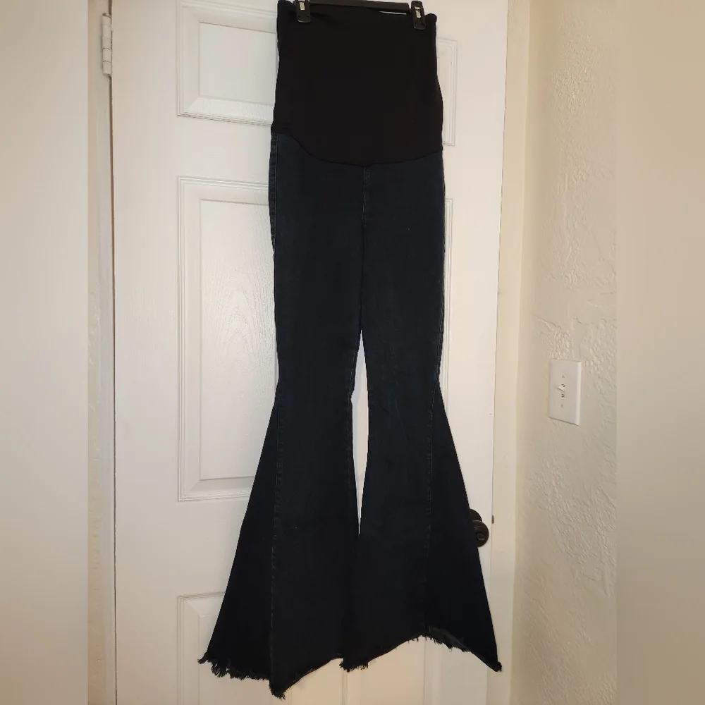 Women's Flare Jeans - Dark Blue - Picture 9 of 12